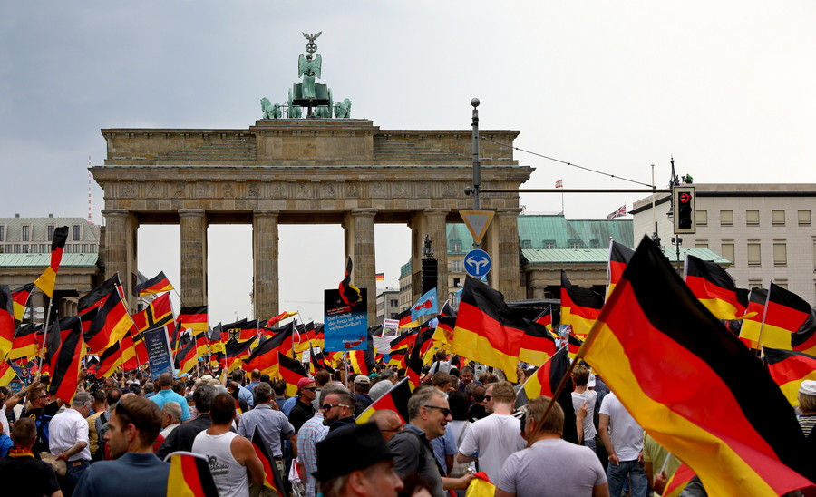25.000 διαδηλωτές ενάντια στην συγκέντρωση του ακροδεξιού AfD στο Βερολίνο [ΒΙΝΤΕΟ]