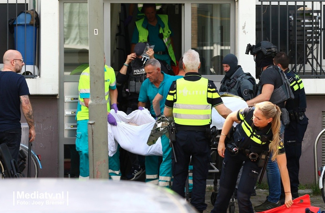 Ρότερνταμ: Αστυνομικά πυρά εναντίον άνδρα με τσεκούρι που φώναζε «Αλάχου Ακμπάρ»