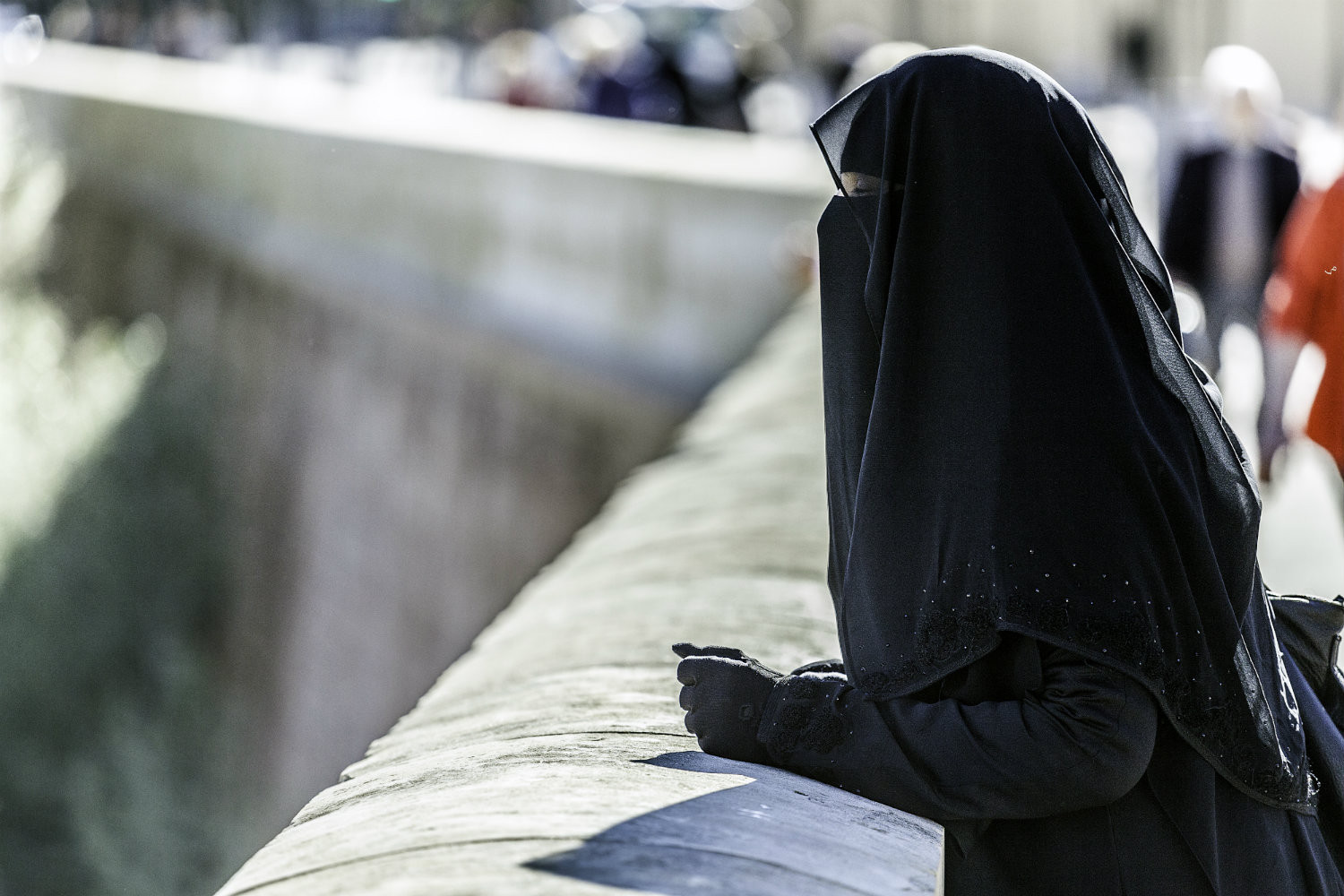 Η Δανία απαγόρευσε τη Μαντίλα σε δημόσιους χώρους