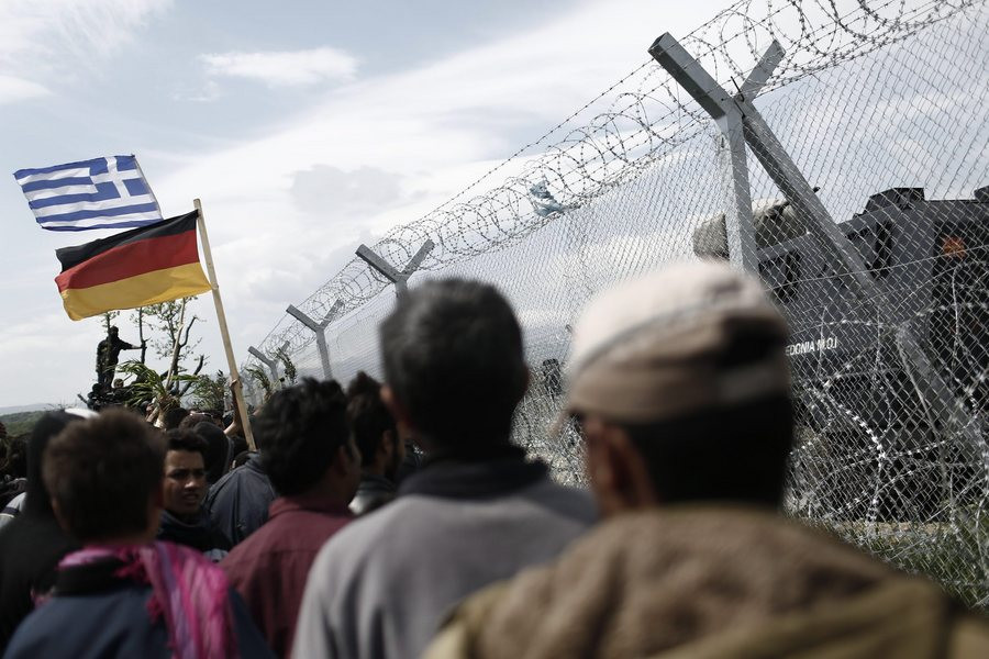 Γιουνκέρ: Το προσφυγικό ως κριτήριο κατανομής των ευρωπαϊκών κονδυλίων