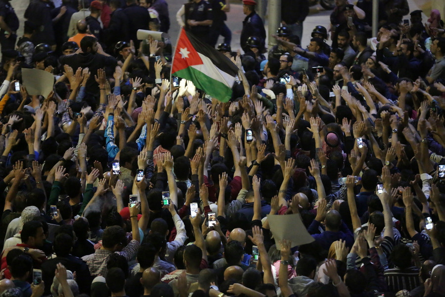 Υπό την πίεση του ΔΝΤ η Ιορδανία, διαδηλώσεις και επεισόδια λόγω των μέτρων λιτότητας [Βίντεο]