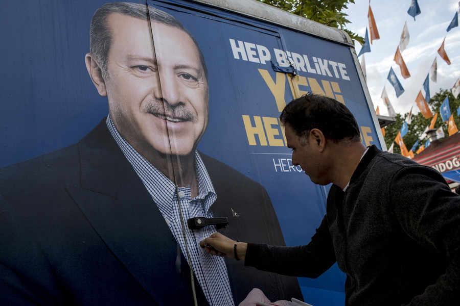 Εκλογικό θρίλερ δείχνουν οι δημοσκοπήσεις για νίκη Ερντογάν από τον πρώτο γύρο