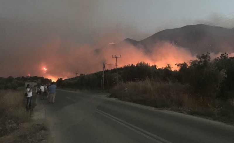 Μεγάλη φωτιά στα Χανιά – Κινδύνευσαν σπίτια
