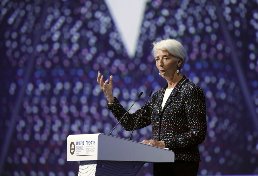 Ένα βήμα πιο κοντά στην έξοδο το ΔΝΤ