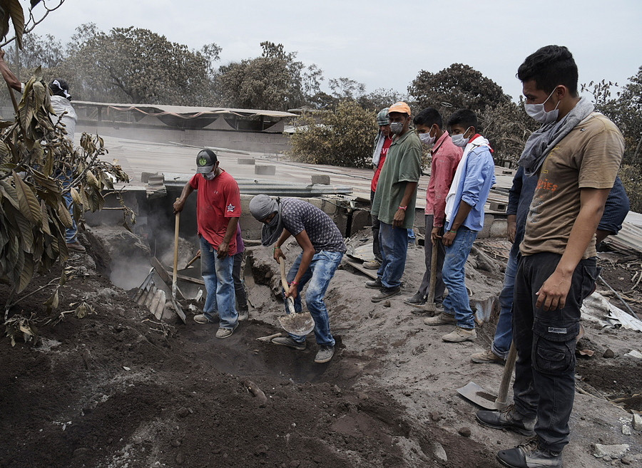 Ανείπωτη τραγωδία στη Γουατεμάλα: Ξεπέρασαν τους 100 οι νεκροί από το Φουέγο
