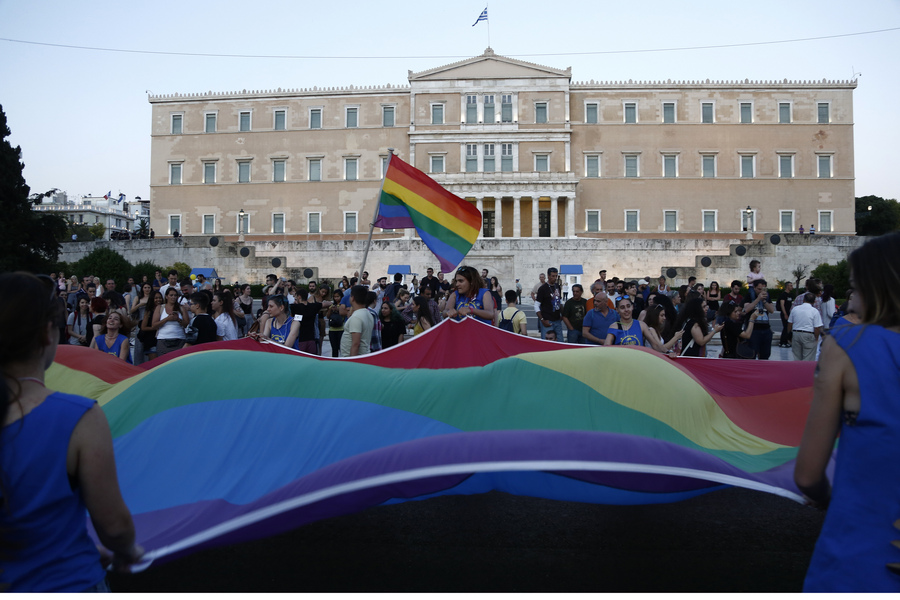 Η ΕΛ.ΑΣ. στιγματίζει τους διεμφυλικούς ως ψυχικά ασθενείς