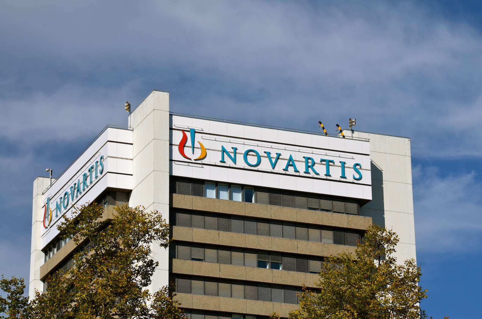 Tο άνοιγμα όλων των λογαριασμών της Novartis Hellas ζητά ο Εισαγγελέας