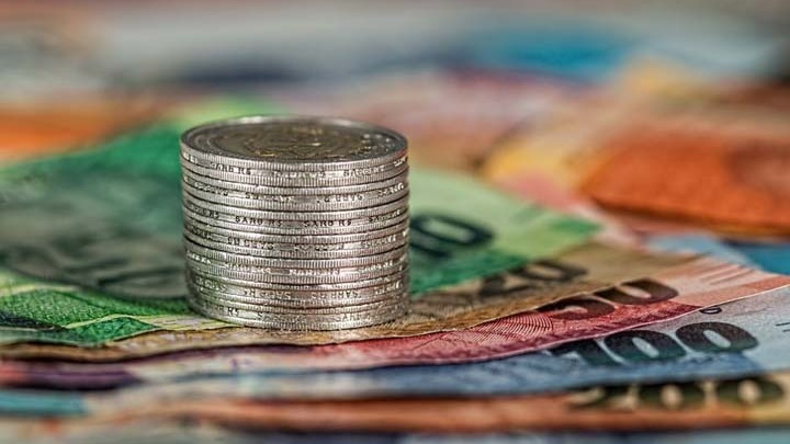 Μειώθηκαν οι ληξιπρόθεσμες οφειλές προς τους ιδιώτες