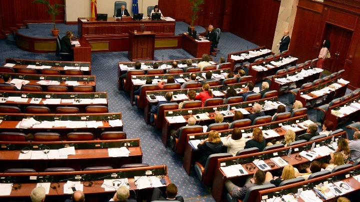 ΠΓΔΜ: Το Κοινοβούλιο επικύρωσε τη συμφωνία των Πρεσπών