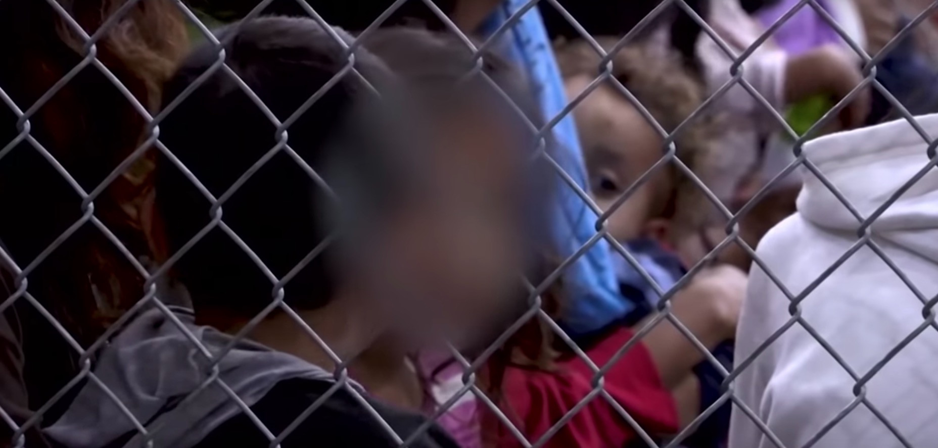 Κτηνωδία: Παιδιά σε αμερικανικά κλουβιά στα σύνορα με το Μεξικό – Έντονες αντιδράσεις στο εσωτερικό των ΗΠΑ [Βίντεο]