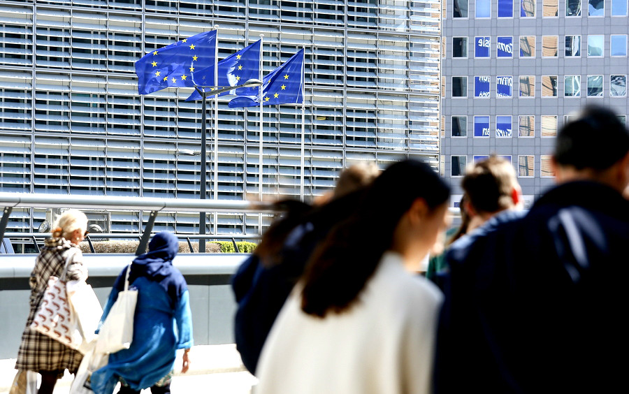 «Λευκός καπνός» στο Eurogroup για οριστική έξοδο από τα μνημόνια