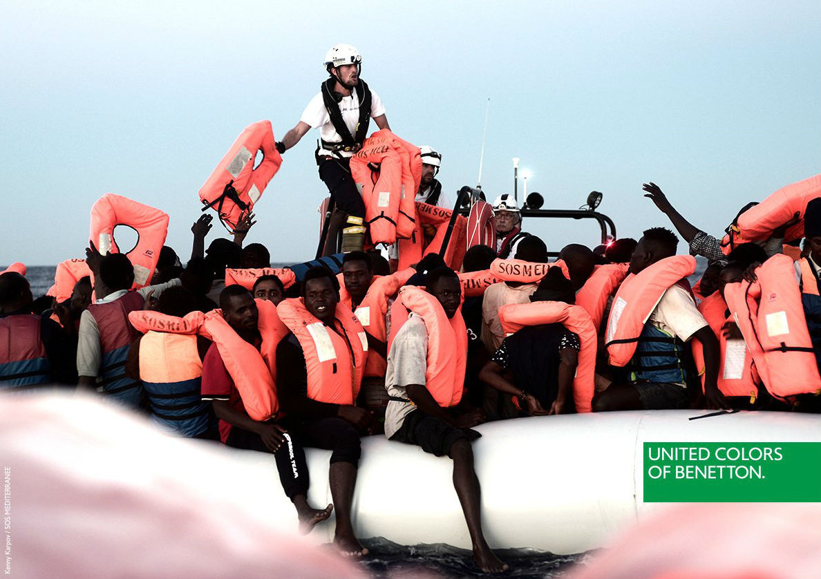 Nέα προκλητική καμπάνια της Benetton, αυτήν τη φορά με μετανάστες