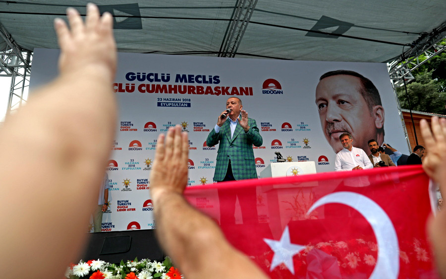 Μπάχαλο στην Τουρκία με τα εκλογικά αποτελέσματα