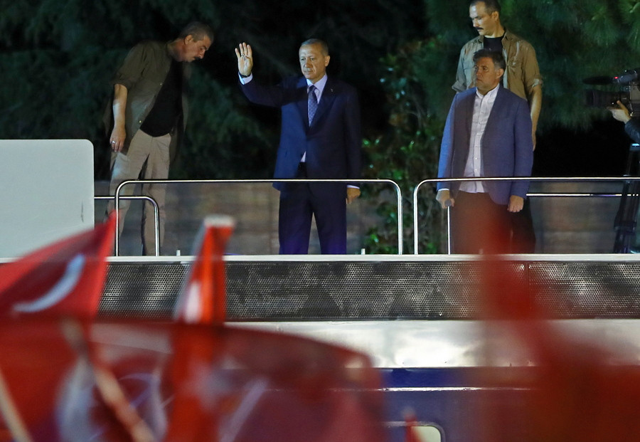 Ο Ερντογάν πανηγυρίζει για νίκη: «Ο λαός αποφάσισε»