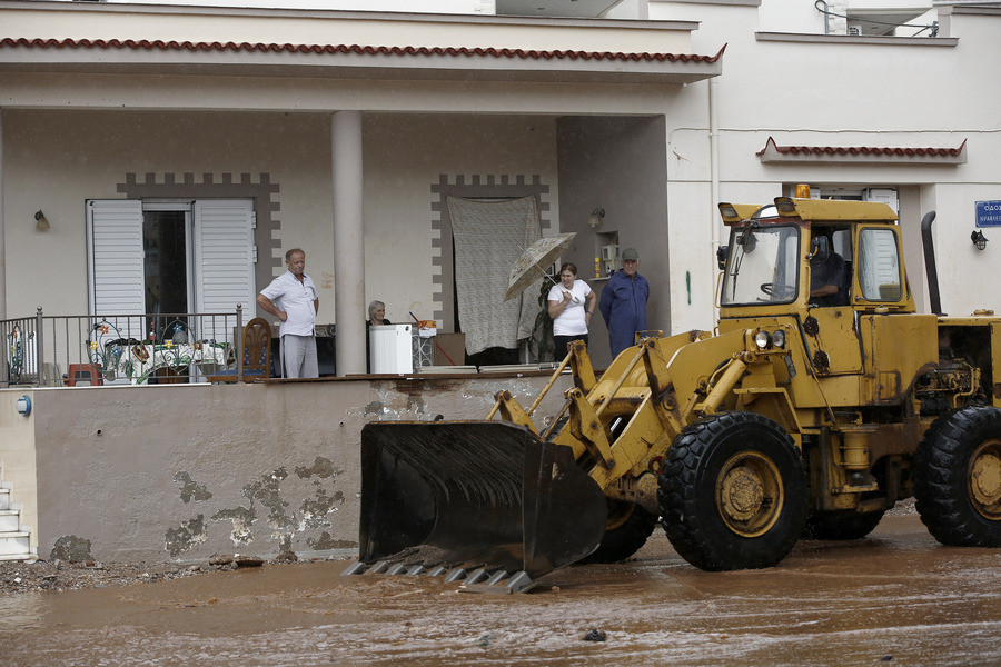 Πληγές μετρά και πάλι η Μάνδρα – Καταστροφές σε Μαγνησία, Θεσσαλονίκη, Χαλκιδική