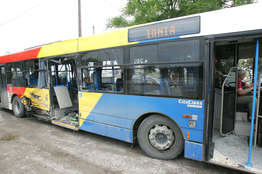 Θεσσαλονίκη: Σύγκρουση δύο λεωφορείων σε στάση – Τρες τραυματίες