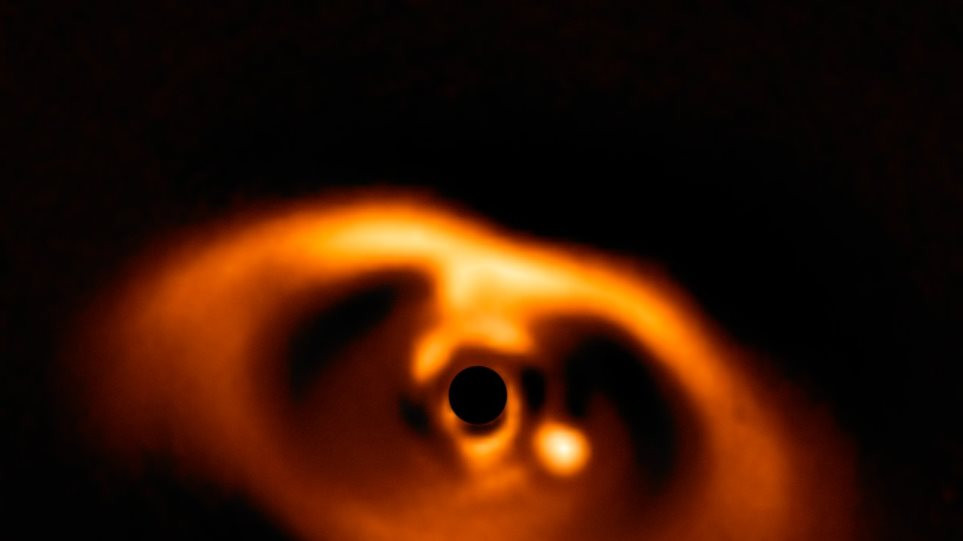 Επιστήμονες φωτογράφισαν τη γέννηση εξωπλανήτη για πρώτη φορά στην ιστορία