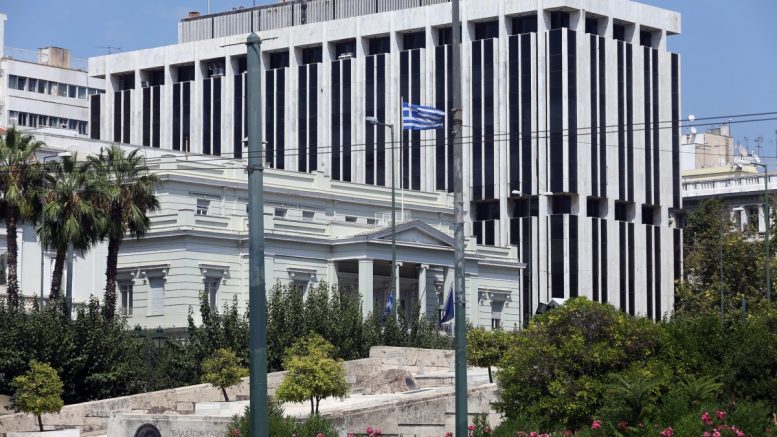 Πηγές ΥΠΕΞ για δηλώσεις Ζάεφ: Γι’ αυτό πρέπει να τεθεί σε ισχύ η συμφωνία