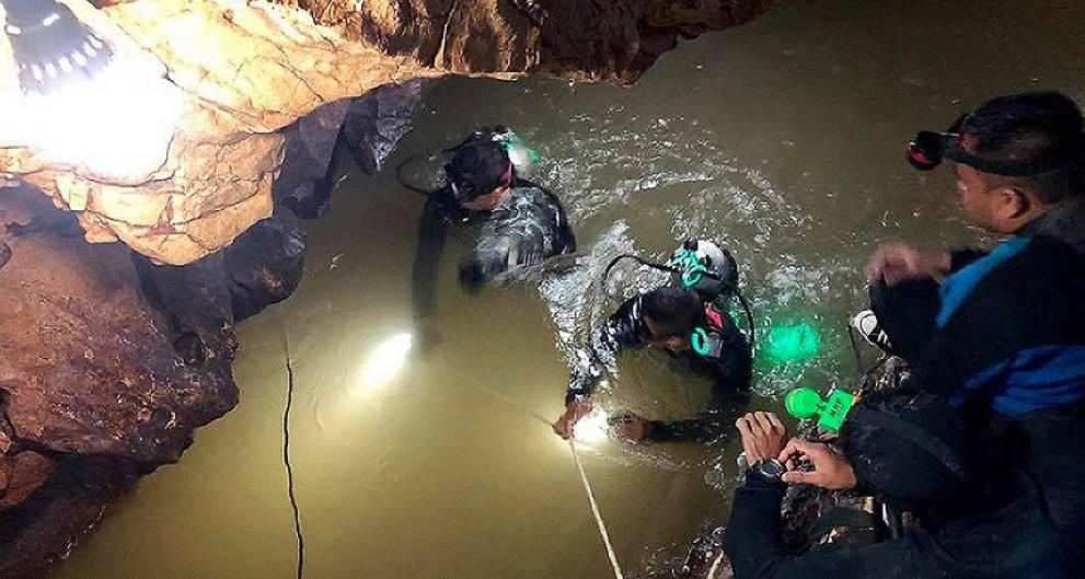 Νεκρός δύτης στην επιχείρηση απεγκλωβισμού των παιδιών από το σπήλαιο στην Ταϋλάνδη