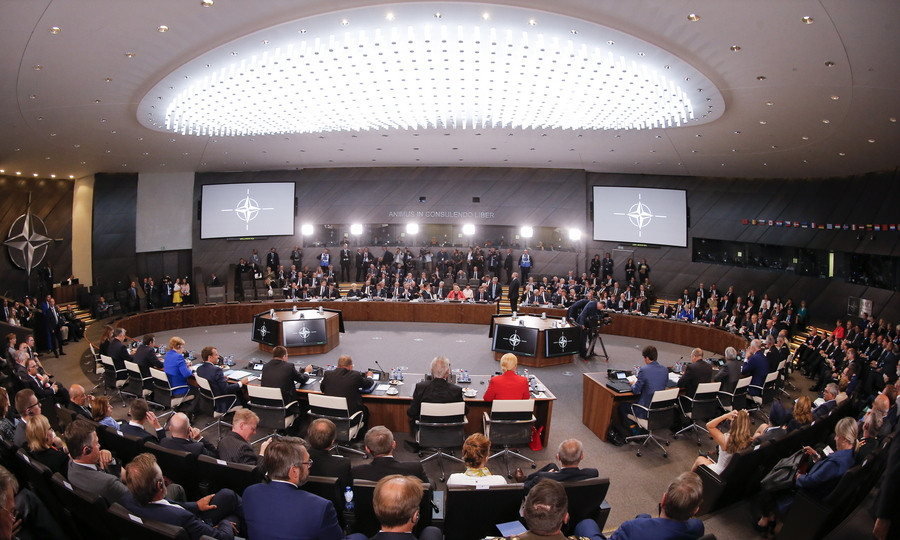 «Μάχη» στη Σύνοδο Κορυφής του ΝΑΤΟ για τη συμμετοχή στις δαπάνες