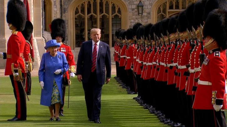 Οι γκάφες του Τραμπ με τη Βασίλισσα