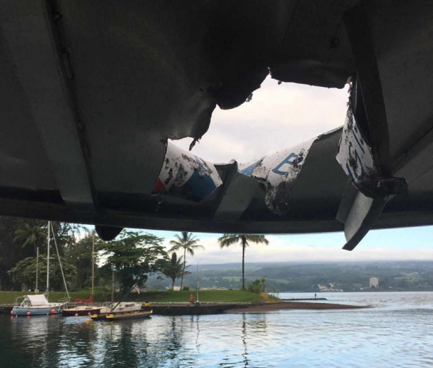«Βόμβα» λάβας χτύπησε τουριστικό σκάφος στη Χαβάη
