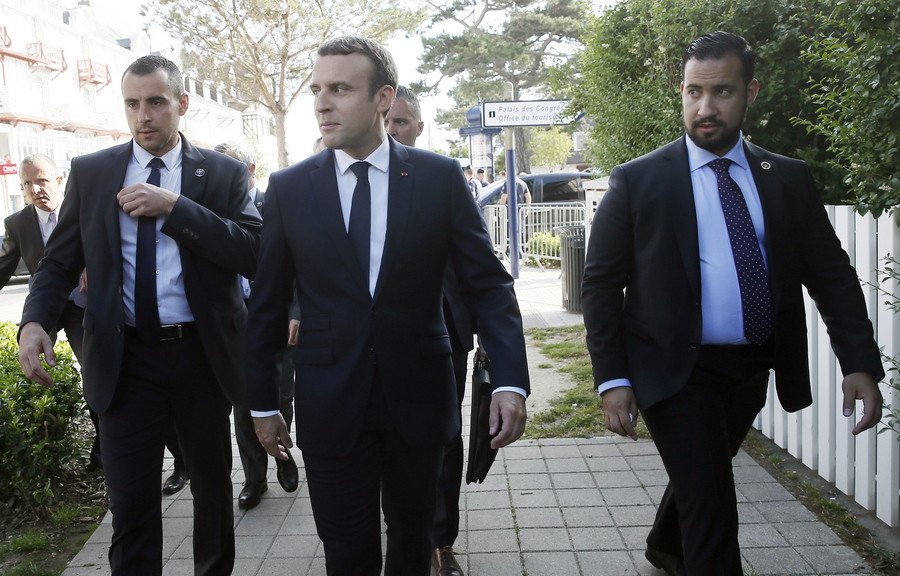 Γαλλία: Η έρευνα για τον φρουρό του Μακρόν ανατέθηκε σε δικαστή