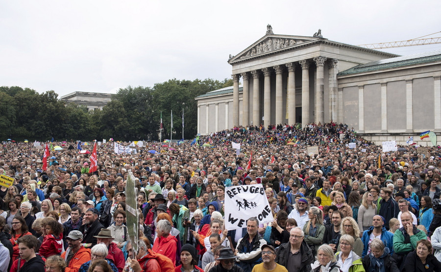 Χιλιάδες Γερμανοί στους δρόμους του Μονάχου κατά «της πολιτικής του φόβου»