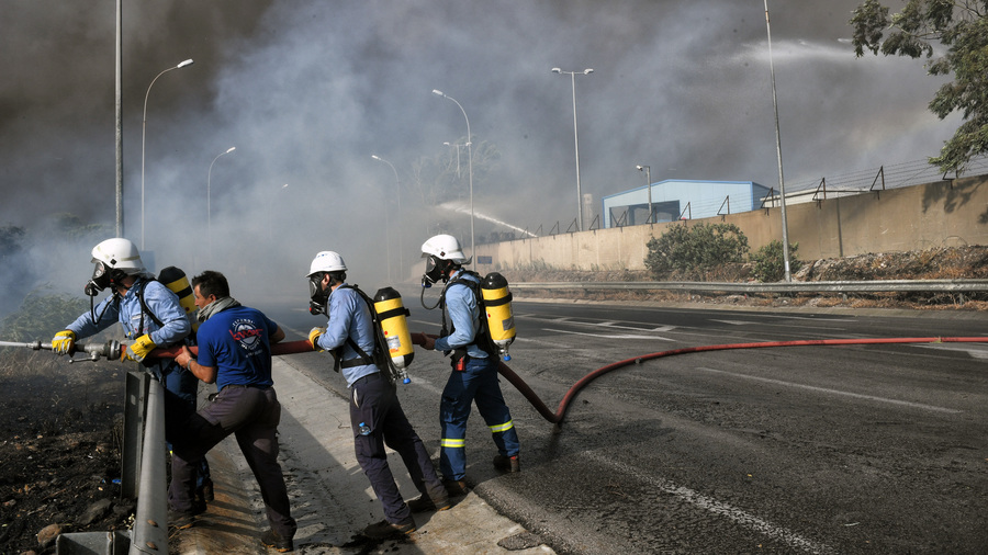 Ενεργά μέτωπα σε Αγ. Θεοδώρους, Αλεποχώρι – Σκηνικό καταστροφής στην Κινέτα [Φωτό