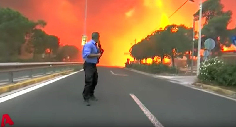 Η τρομακτική δύναμη της φωτιάς: Η στιγμή που πέρασε τη Λ. Μαραθώνα [Βίντεο]