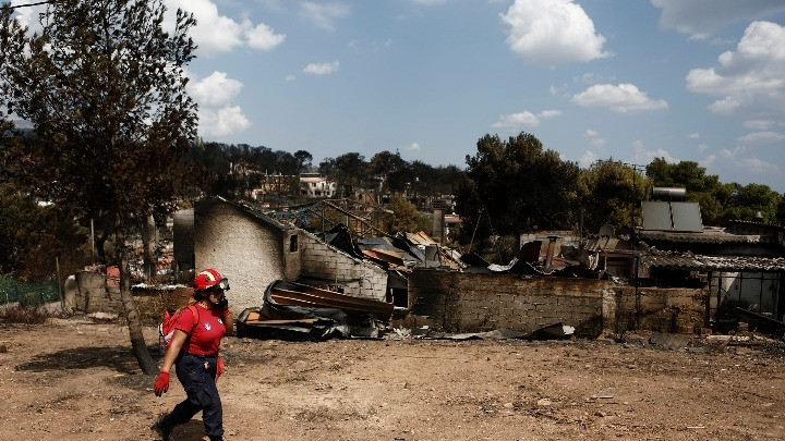 Ιατροδικαστές για τα θύματα της πυρκαγιάς: Δεν αντέχουμε ούτε εμείς, μπαίνουμε και βγαίνουμε