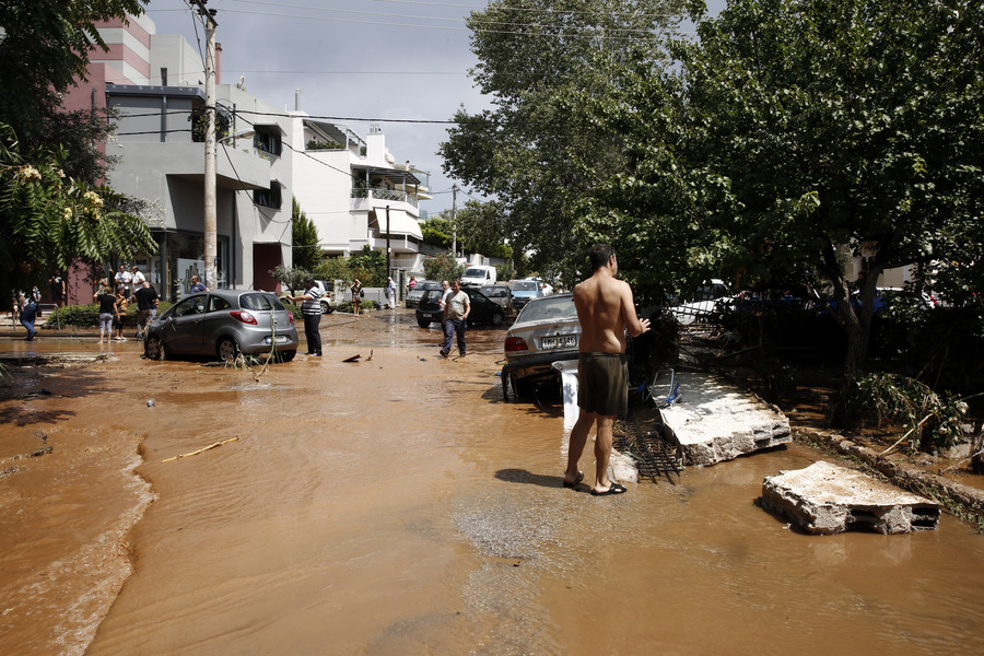 Οι καταιγίδες έφεραν προβλήματα – Ισχυρές βροχές και στις πυρόπληκτες περιοχές  [Βίντεο]