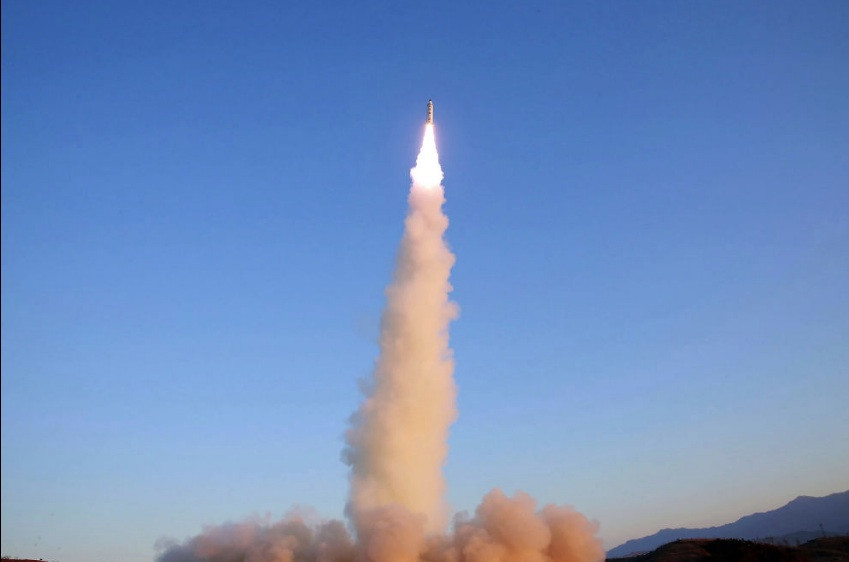 Η Βόρεια Κορέα κατασκευάζει νέους διηπειρωτικούς βαλλιστικούς πυραύλους [ΦΩΤΟ]