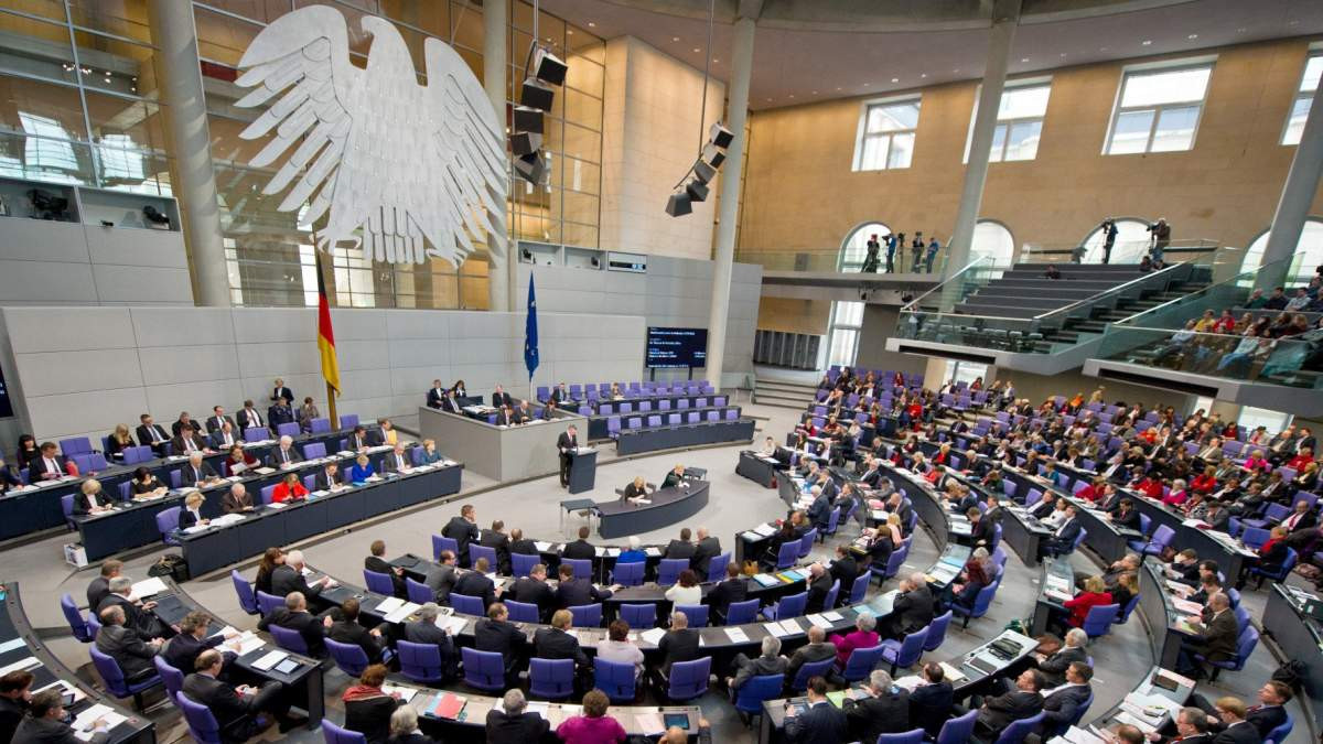 Ενέκρινε η γερμανική Βουλή την εκταμίευση της δόσης των 15 δισ. ευρώ