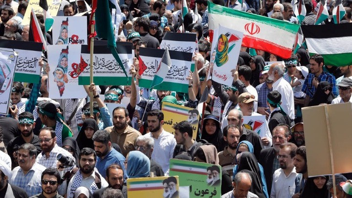 Κοινωνική ένταση και διαμαρτυρίες στο Ιράν λίγο πριν την επαναφορά των αμερικανικών κυρώσεων [Βίντεο]