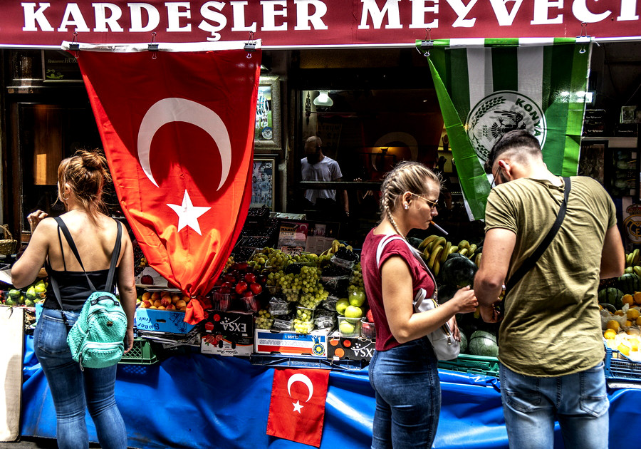 Προσφυγή στο ΔΝΤ και capital controls εξετάζει η Τουρκία