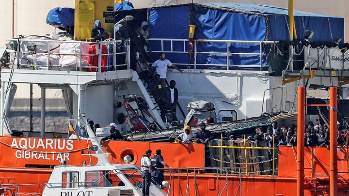 To πλοίο Aquarius, με 141 πρόσφυγες και μετανάστες, «ακινητοποιημένο» στα ανοικτά της Λιβύης