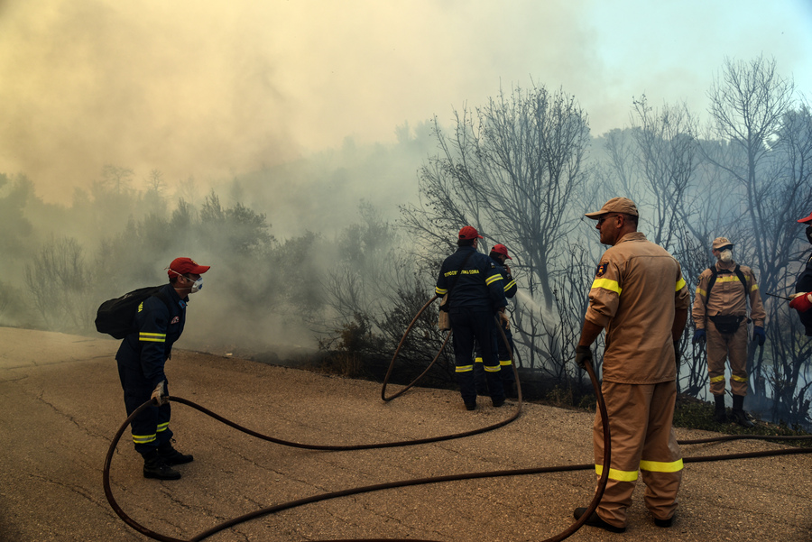 Μεγάλη πυρκαγιά στην Εύβοια – Εκκενώθηκαν δύο χωριά [Βίντεο]