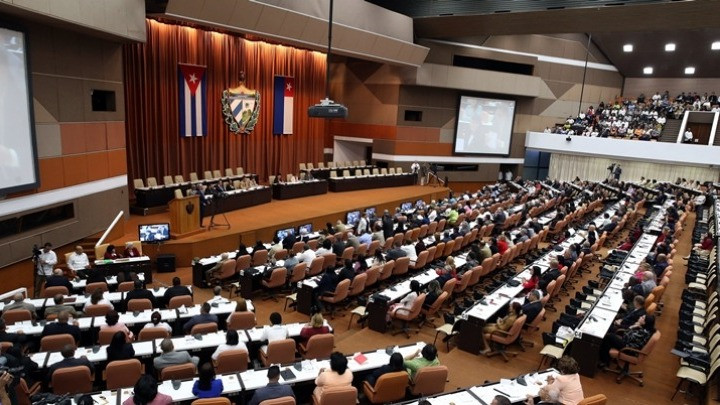 Oι Κουβανοί καλούνται να συζητήσουν το νέο Σύνταγμά τους