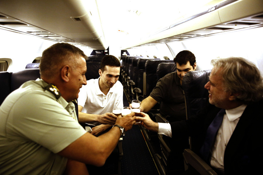 Η πτήση των Ελλήνων στρατιωτικών στο πρωθυπουργικό αεροσκάφος – Ο Μητρετώδης περιγράφει πώς τους συνέλαβαν [Φωτό