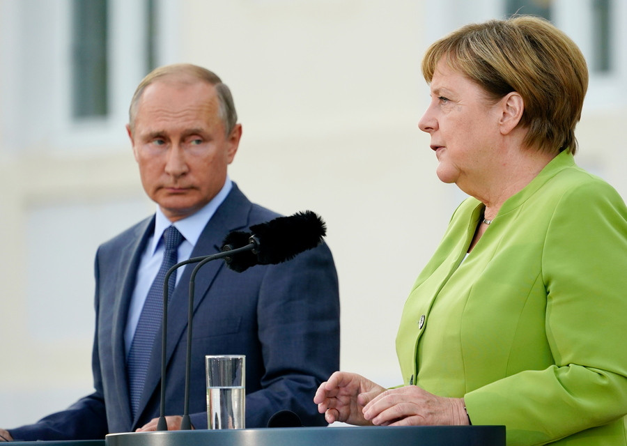 Οι επαφές με τη Γερμανία σημαντικότερες από αυτές με τις ΗΠΑ εκτιμούν στη Μόσχα