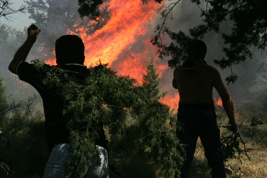 Υψηλός ο κίνδυνος πυρκαγιάς σε Εύβοια και Αττική την Τρίτη