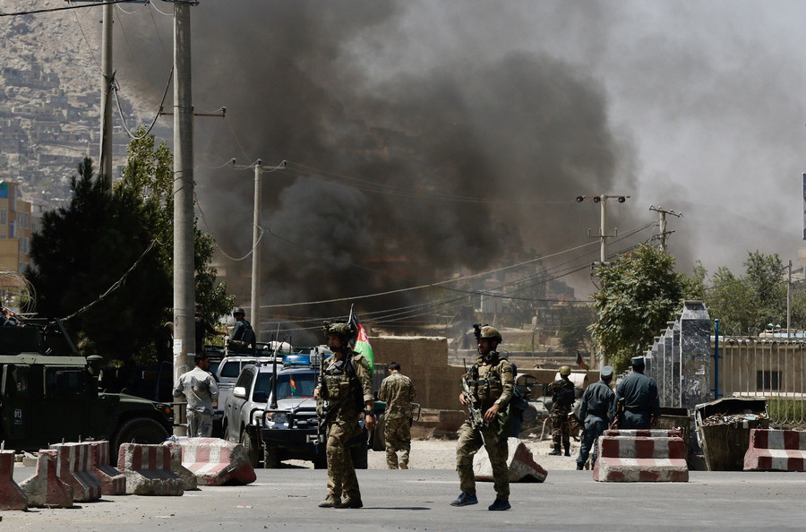 Εμπόλεμη ζώνη η Καμπούλ: Ρουκέτες και πυρά στην αφγανική πρωτεύουσα