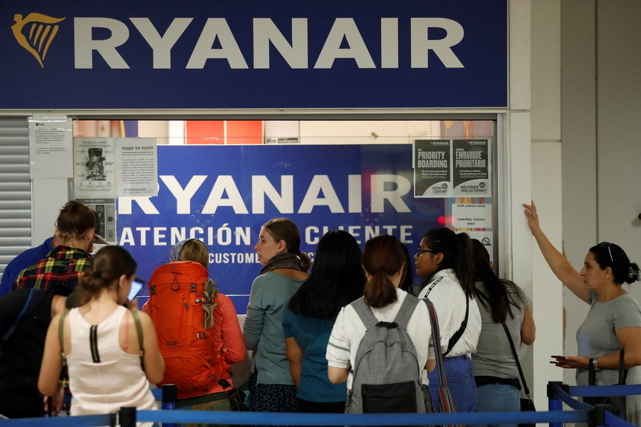 Τέλος η δωρεάν χειραποσκευή στη Ryanair