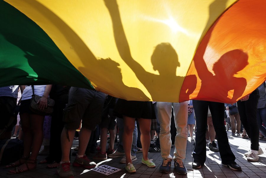 Βρετανία: Η σκληρή πραγματικότητα των LGBT εφήβων