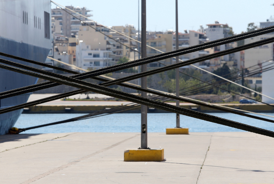 ΠΝΟ: 24ωρη απεργία στις 3 Σεπτέμβρη – Δεμένα τα πλοία