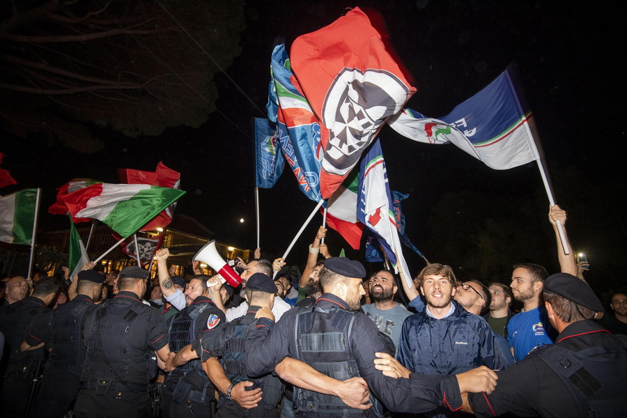 Ένταση μεταξύ φασιστών – αντιφασιστών γύρω από τους πρόσφυγες του Diciotti