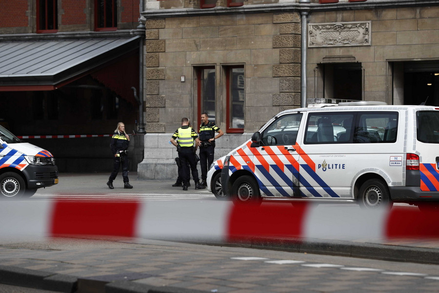 Δύο τραυματίες από την επίθεση με μαχαίρι στο Άμστερνταμ – Νοσηλεύεται ο δράστης