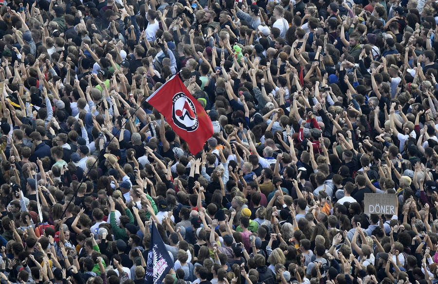 Πάνω από 50.000 στη συναυλία – διαμαρτυρία κατά της ακροδεξιάς στο Κέμνιτς [ΦΩΤΟ+ΒΙΝΤΕΟ]