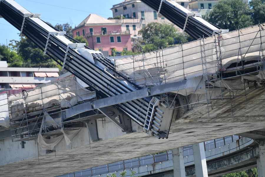 Έρευνα σε βάρος 20 προσώπων για την κατάρρευση της γέφυρας στη Γένοβα